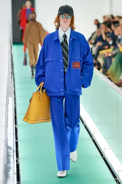 Look 19